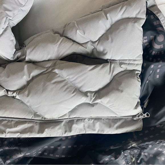 Salomon quilted down puffer coat. Really warm, gently used. Size xs - Picture 5 of 6